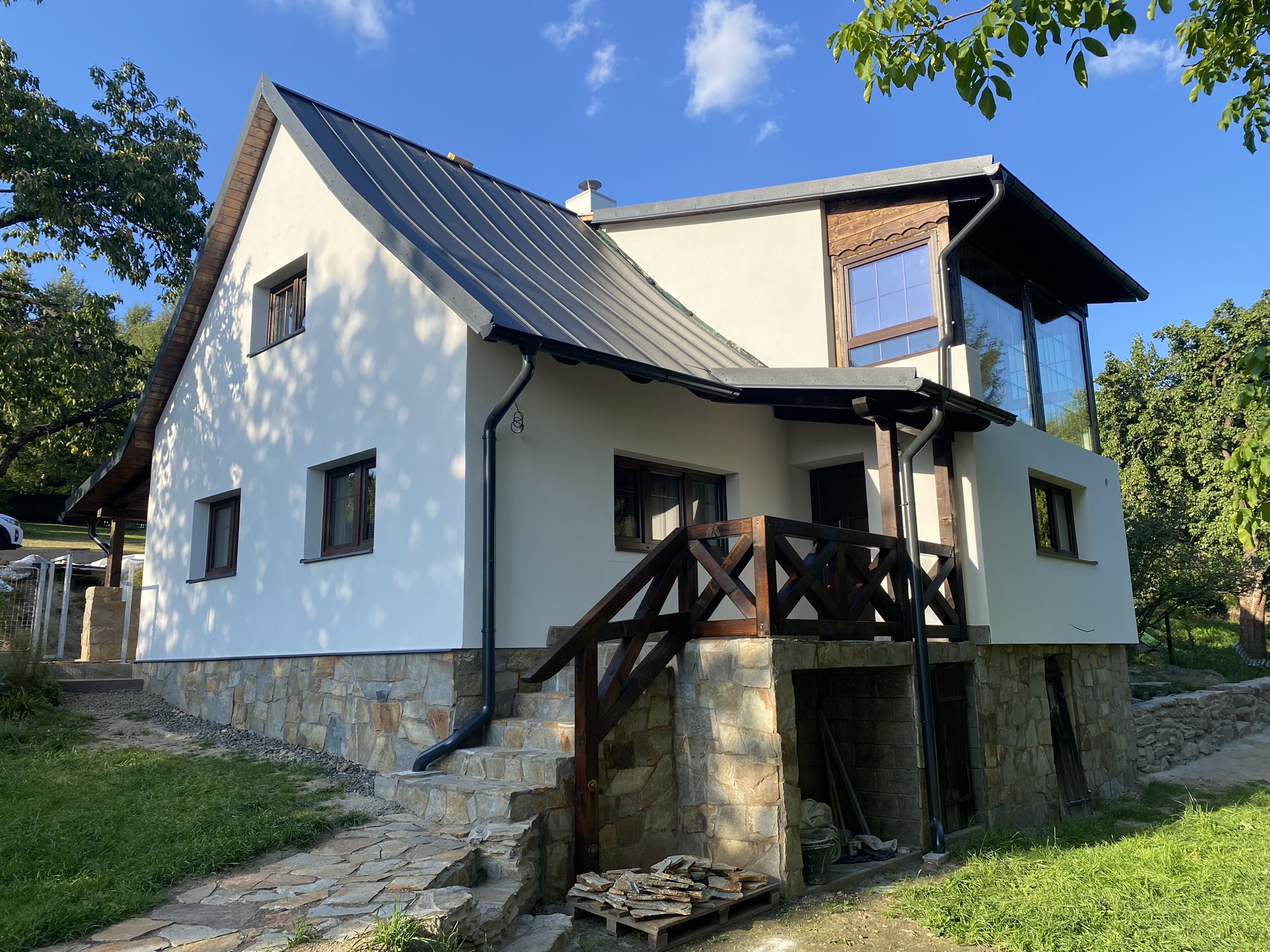 Zateplení fasády a střechy včetně střešní krytiny rodinného domu - Rokytnice nad Jizerou